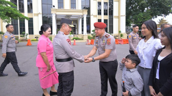 Polda Jambi Mengelar Upacara Laporan Kenaikan Pangkat Personil periode 1 Januari 2025 dan PNS Polri Polda Jambi periode 1 Desember 2024